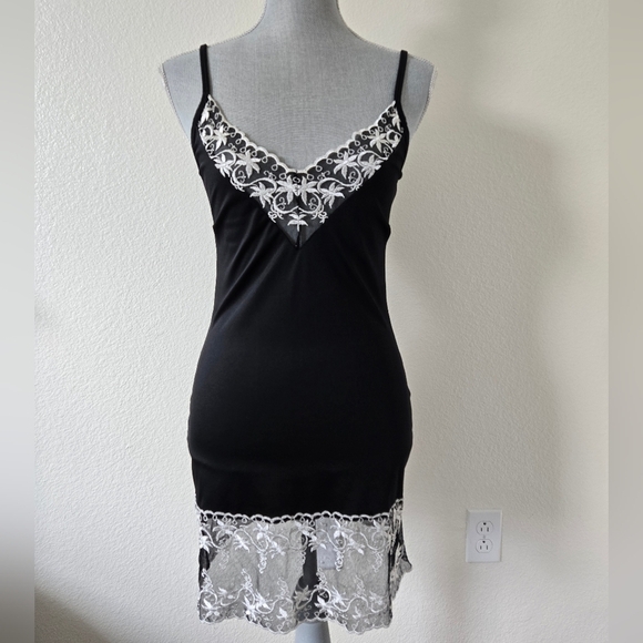AP Lingerie Short Slip Nightgown Sleepwear Black & White Lace size Medium - Picture 2 of 16